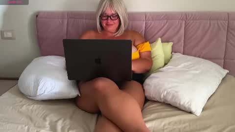 Snapshot of sweet_car0line_ chatting on July 26, 1:18 pm Caroline online show from July 26, 1:18 pm