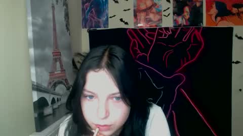 Snapshot of sweet_cherryg chatting on October 3, 6:54 am Ivy online show from October 3, 6:54 am
