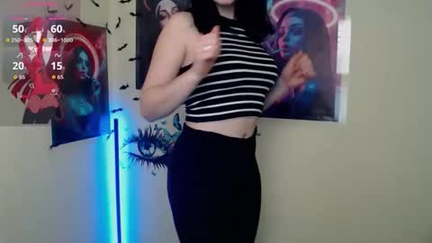 Snapshot of sweet_cherryg chatting on October 29, 1:35 pm Ivy online show from October 29, 1:35 pm