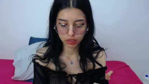 Snapshot of sweet_cloe444 chatting on May 9, 3:23 am sweet_cloe444 online show from May 9, 3:23 am