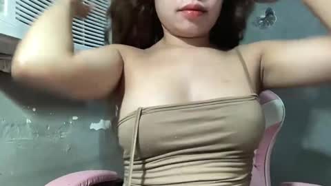 Snapshot of sweet_daisy04 chatting on April 2, 1:53 pm Daisy online show from April 2, 1:53 pm