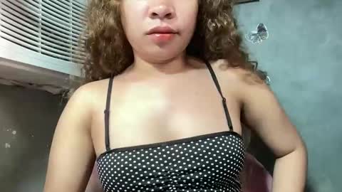 Snapshot of sweet_daisy04 chatting on April 23, 10:45 pm Daisy online show from April 23, 10:45 pm