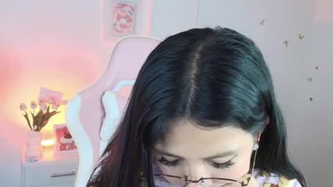 sweet_dania_ online show from February 22, 5:19 am