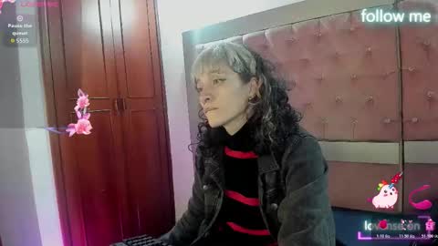 Snapshot of sweet_emmili chatting on February 17, 11:50 am emmili online show from February 17, 11:50 am