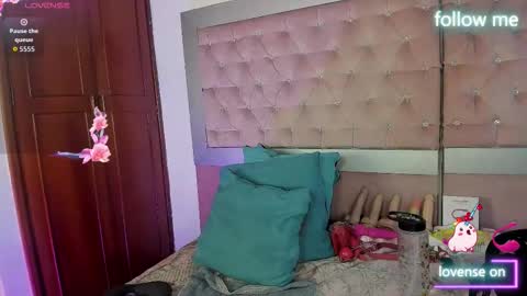Snapshot of sweet_emmili chatting on March 13, 12:12 pm emmili online show from March 13, 12:12 pm