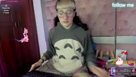 Snapshot of sweet_emmili chatting on March 27, 12:38 pm emmili online show from March 27, 12:38 pm