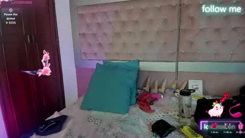 Snapshot of sweet_emmili chatting on April 14, 12:33 pm emmili online show from April 14, 12:33 pm