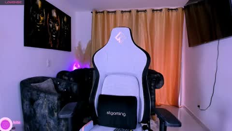 Snapshot of sweet_falon chatting on October 4, 10:41 pm Sweet Fhalon online show from October 4, 10:41 pm