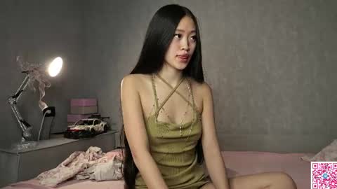 Snapshot of sweet_is_kim2 chatting on June 25, 9:47 am Kim online show from June 25, 9:47 am