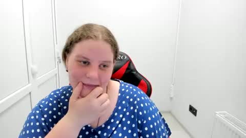 Snapshot of sweet_karla_la chatting on June 23, 12:14 pm Karla online show from June 23, 12:14 pm