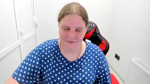 Snapshot of sweet_karla_la chatting on June 24, 12:48 pm Karla online show from June 24, 12:48 pm