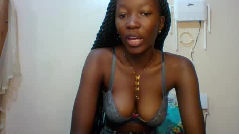 Snapshot of sweet_kcandy chatting on May 3, 8:09 am Sweet KCandy online show from May 3, 8:09 am