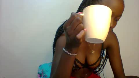 Snapshot of sweet_kcandy chatting on May 19, 10:43 am Sweet KCandy online show from May 19, 10:43 am