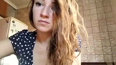 Snapshot of sweet_lilgirl_x chatting on February 8, 1:01 pm Anna online show from February 8, 1:01 pm