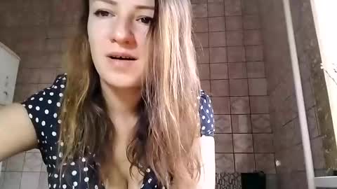 Snapshot of sweet_lilgirl_x chatting on February 22, 6:28 am Anna online show from February 22, 6:28 am