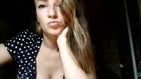 Snapshot of sweet_lilgirl_x chatting on March 11, 6:30 pm Anna online show from March 11, 6:30 pm