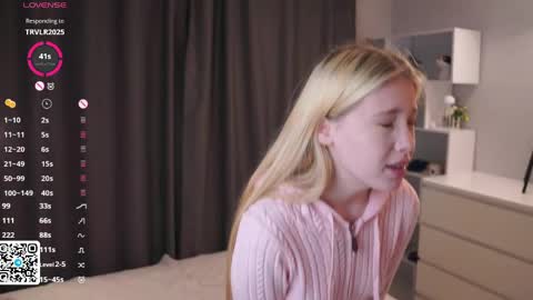 Snapshot of sweet_lily_1 chatting on May 24, 8:03 pm Lily online show from May 24, 8:03 pm