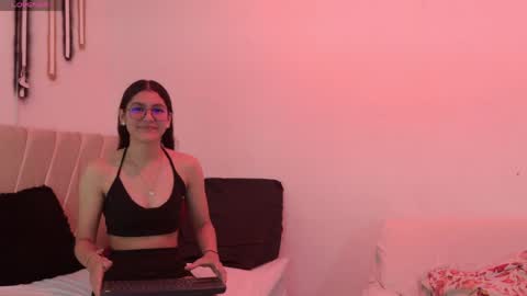 Mia online show from May 2, 12:32 pm