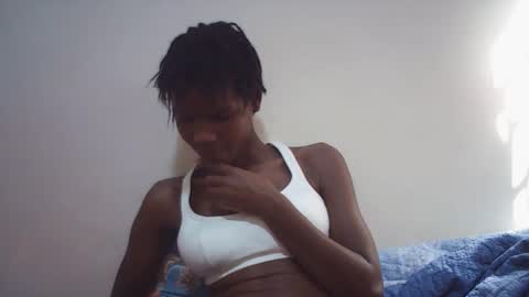Snapshot of sweet_liz6510 chatting on May 25, 12:33 pm Liz online show from May 25, 12:33 pm