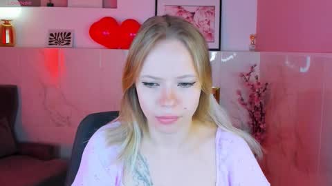 Snapshot of sweet_lucile chatting on February 11, 6:07 am Lucy online show from February 11, 6:07 am