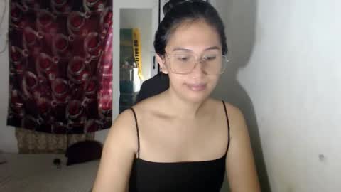 Snapshot of sweet_mariexxo chatting on April 9, 11:43 pm Marie online show from April 9, 11:43 pm