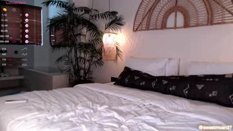 Snapshot of sweet_moan chatting on February 1, 3:19 am Dana online show from February 1, 3:19 am