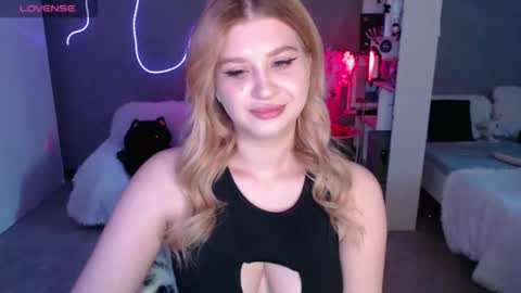 sweet_nicole_333 online show from May 20, 8:42 am