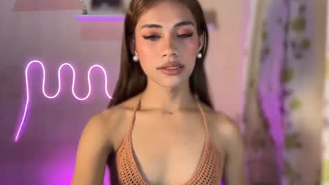 Snapshot of sweet_nikki03 chatting on September 22, 3:03 pm sweet_nikki03 online show from September 22, 3:03 pm