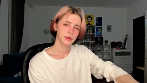 kira online show from March 9, 7:07 pm