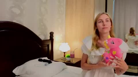 sweet_pixie__ online show from July 13, 6:16 am