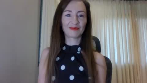 Snapshot of sweet_poeme chatting on June 15, 11:23 am sweet_poeme online show from June 15, 11:23 am