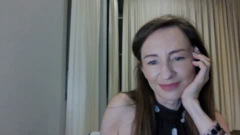 Snapshot of sweet_poeme chatting on June 19, 12:20 pm sweet_poeme online show from June 19, 12:20 pm