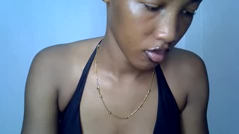 Snapshot of sweet_pussy04 chatting on June 9, 3:01 pm sweet girl online show from June 9, 3:01 pm