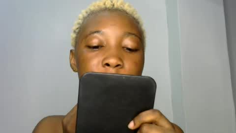 Snapshot of sweet_pussy04 chatting on June 16, 4:15 am sweet girl online show from June 16, 4:15 am