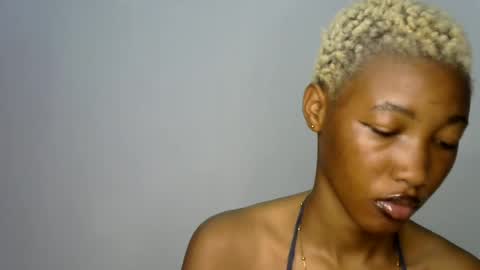 Snapshot of sweet_pussy04 chatting on June 18, 10:52 am sweet girl online show from June 18, 10:52 am