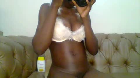 Snapshot of sweet_sharon01 chatting on June 22, 10:01 am Sharon online show from June 22, 10:01 am
