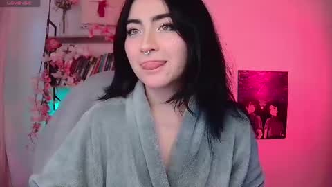 Snapshot of sweet_shena chatting on June 16, 1:14 pm Shena online show from June 16, 1:14 pm