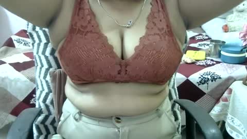Snapshot of sweet_shivani chatting on July 7, 7:34 am sweet_shivani online show from July 7, 7:34 am
