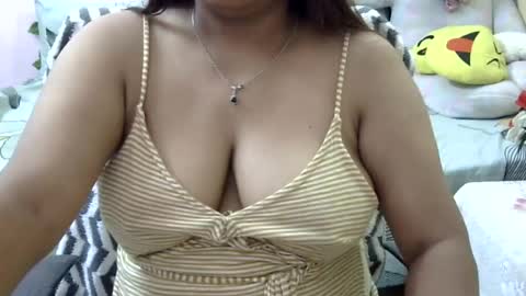 Snapshot of sweet_shivani chatting on July 31, 7:52 am sweet_shivani online show from July 31, 7:52 am