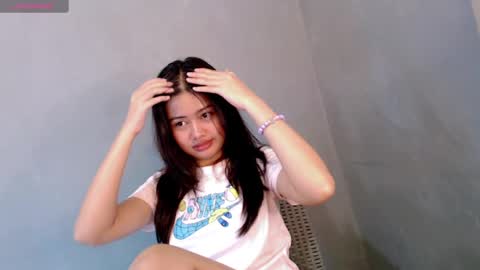 Snapshot of sweet_sirenxx chatting on December 9, 5:18 am Leah online show from December 9, 5:18 am