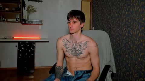 Snapshot of sweet_smith8 chatting on March 12, 8:37 pm sweet_smith8 online show from March 12, 8:37 pm