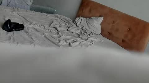 Snapshot of sweet_smith8 chatting on May 13, 2:42 am sweet_smith8 online show from May 13, 2:42 am