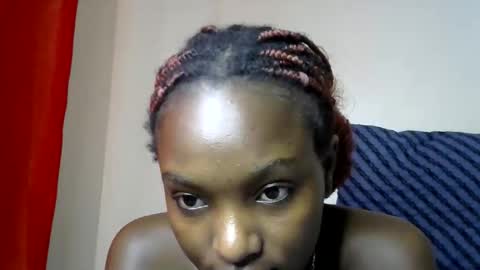 sweet_strawberina online show from April 14, 8:42 am