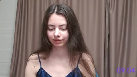 Snapshot of sweet_sweet_angel chatting on April 9, 3:17 am Angel online show from April 9, 3:17 am