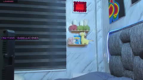 Snapshot of sweet_tits2 chatting on November 17, 12:49 am Isabella online show from November 17, 12:49 am