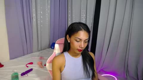 Snapshot of sweet_trishaxx chatting on February 6, 3:48 am Trisha online show from February 6, 3:48 am