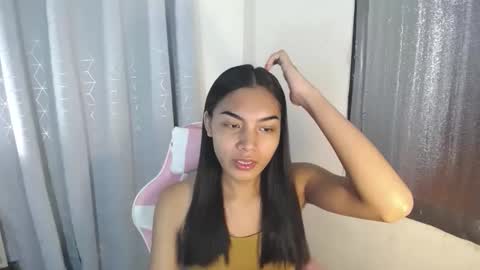 Snapshot of sweet_trishaxx chatting on October 13, 12:16 pm Trisha online show from October 13, 12:16 pm