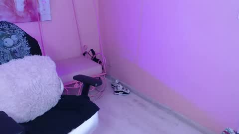 Snapshot of sweet_wishxxx chatting on May 27, 2:03 pm PVT 12TK 06AM - 9PM COLOMBIA online show from May 27, 2:03 pm