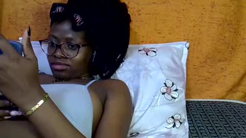 Snapshot of sweet_zarah chatting on April 18, 7:18 pm sweet_zarah online show from April 18, 7:18 pm
