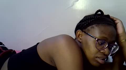 Snapshot of sweet_zarah chatting on April 21, 1:42 am sweet_zarah online show from April 21, 1:42 am